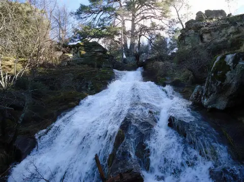 Cascada en una garganta de la zona