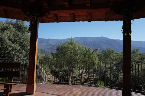 Vistas a la sierra desde el cenador