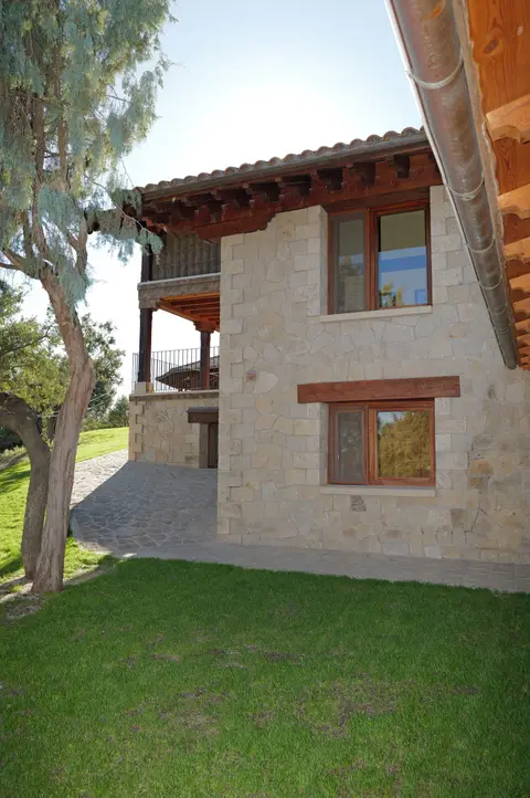 Esquina de la casa y el jardín