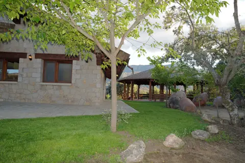 Jardín junto a la casa